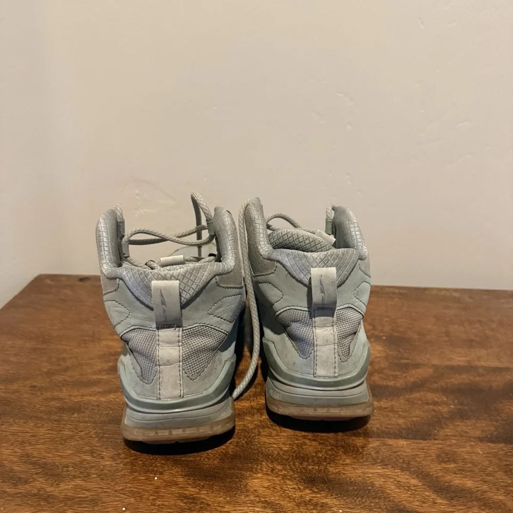 Altra Lone Peak Hiker Shoes Womens 8.5 Gray Mid Top Trail Sneaker AL0A4VR8017